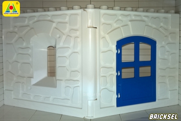 Стена больницы белая с синей дверью