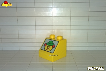 Кубик LEGO DUPLO 2х2 со скосом 45' кабина с клоуном водителем 2х2 желтый