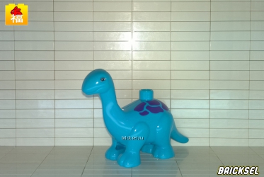 Детеныш бронтозавра с фиолетовыми пятнами на спине голубой