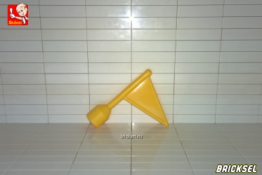 Флаг треугольный желтый