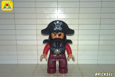 Пират одноглазый с бородой в черном комзоле