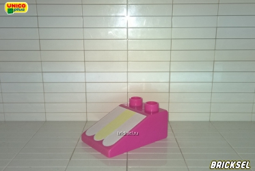 Кубик-козырек 2х3 розовый с наклейкой, две белых и одна желтая полосы