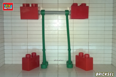 Подвесной раскачивающийся механизм красный на зеленых канатах