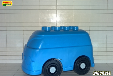 Автобус ярко-голубой с черными колесами без наклеек