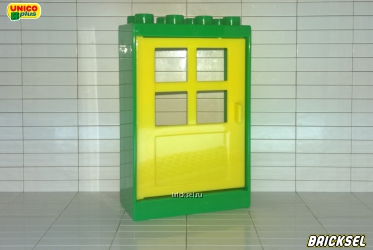 Дверь желтая в зеленой раме