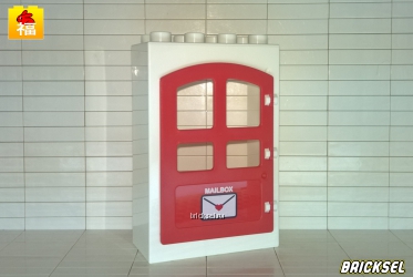 Дверь белая с красной дверцей и надписью почтовый ящик