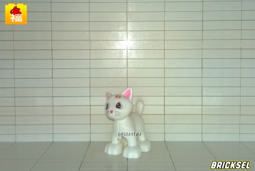 Кошка белая с розовым бантиком на голове