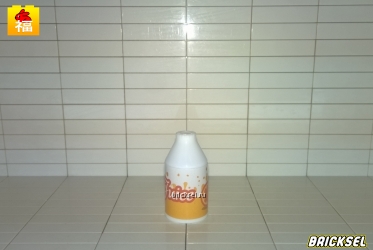 Апельсиновый сок в белой бутылке
