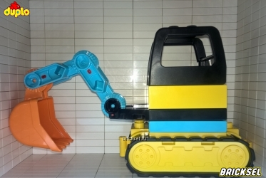 Экскаватор с желто-черным корпусом голубой стрелой и оранжевым ковшом
