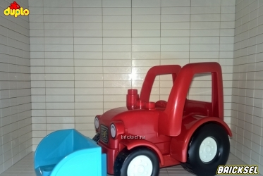 Трактор красный с голубым ковшом