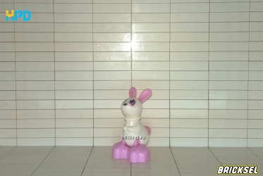 Заяц с розовыми лапками ушками и хвостом белый