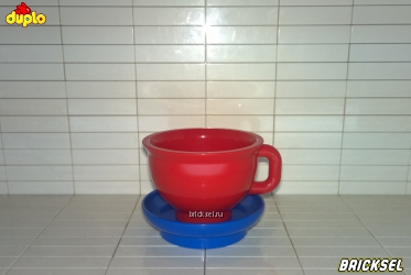 Набор красная чашка и синяя тарелка